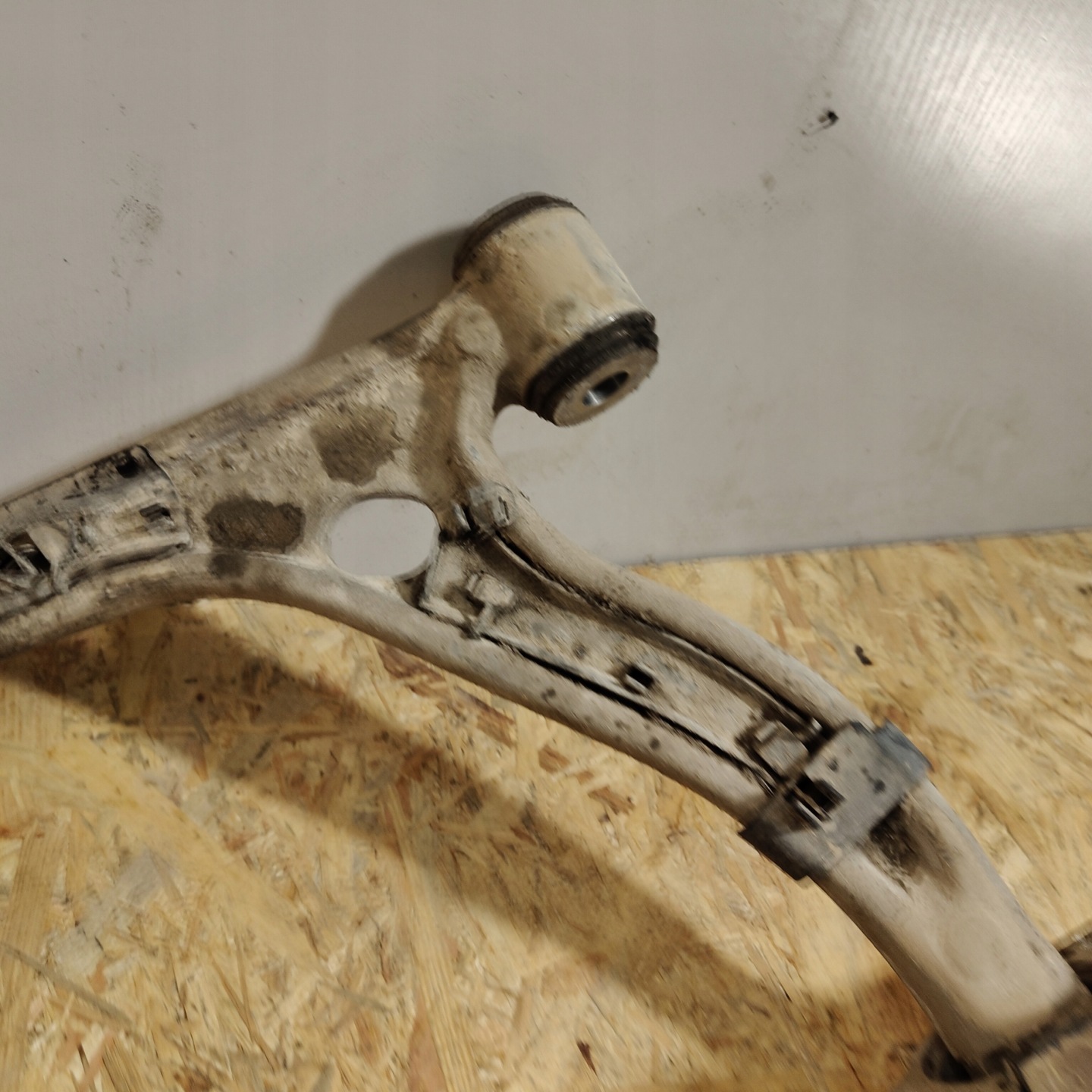 arm front left front MERCEDES CLA W 117