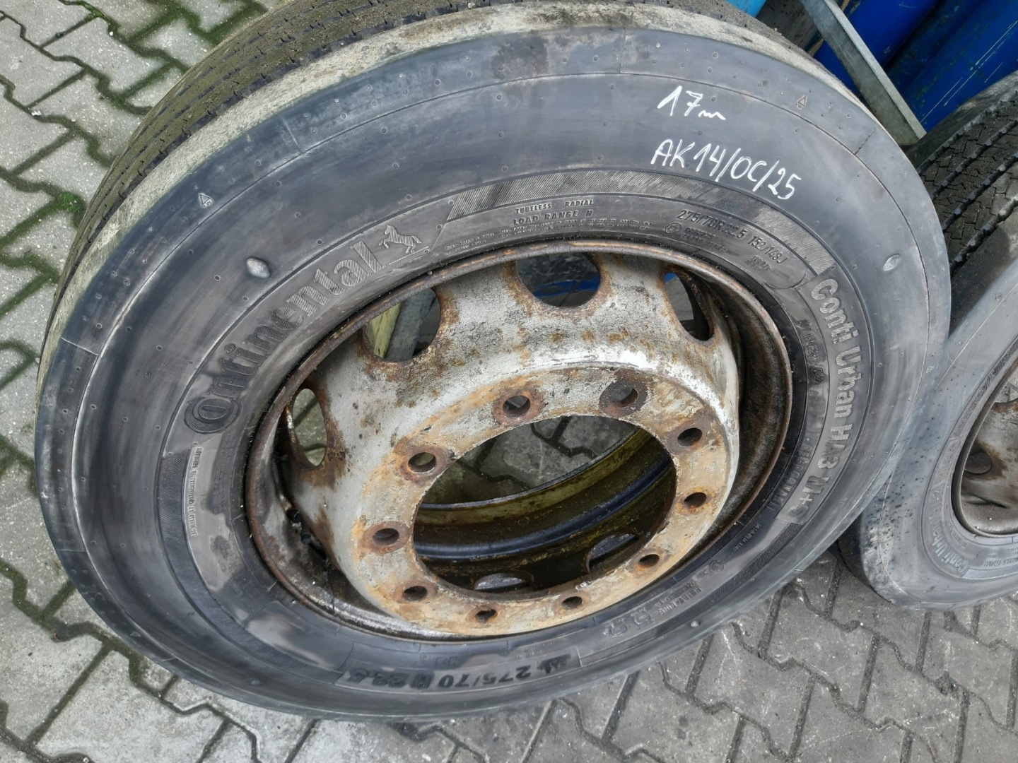 tyres discs wheels CIEZAROWE 275/70 R22.5 152/148J CONTINENTAL