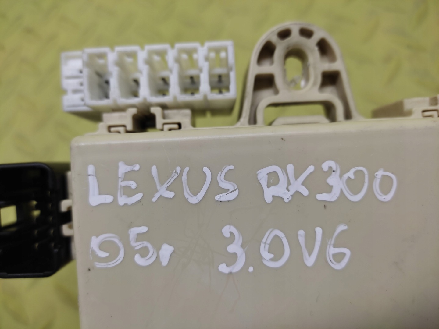 LEXUS RX300 3.0 V6 Module fusibles