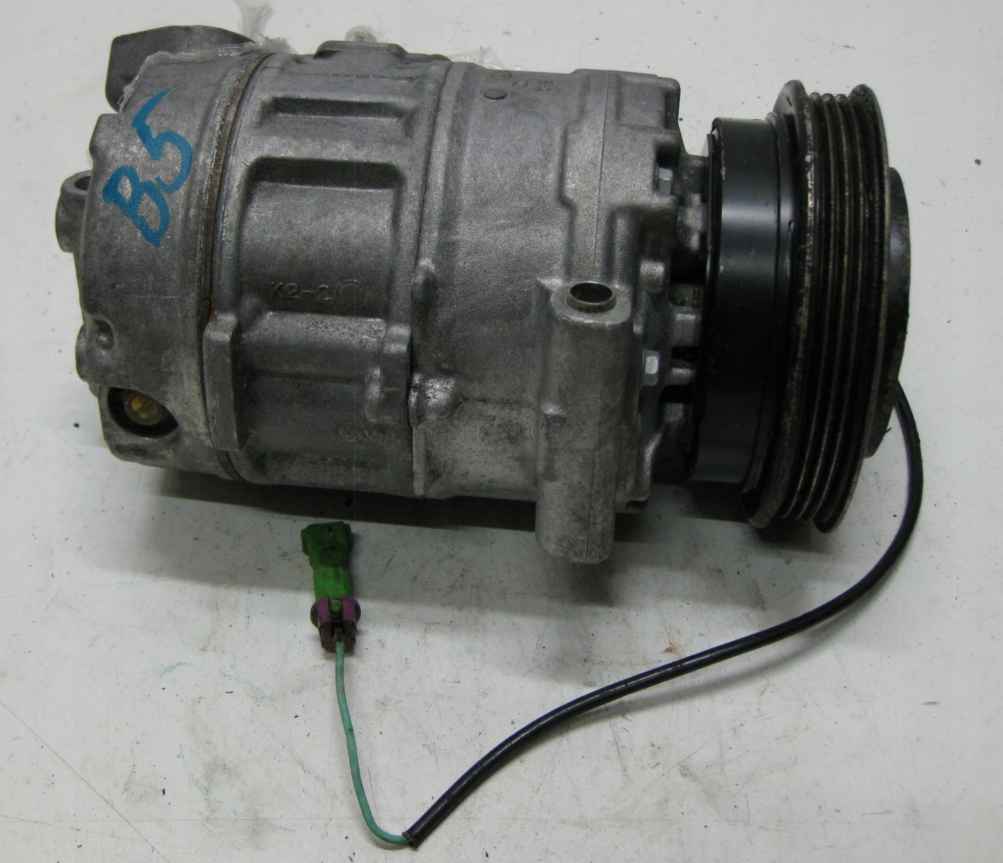 VW PASSAT B5 compressor of the air conditioning compressor; 447170-6350 8D0260805J