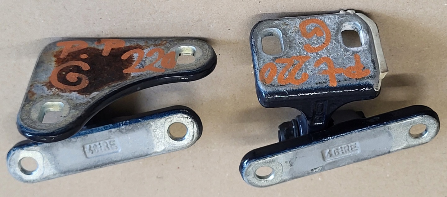 hinge X2 door right front GORA DOL MERCEDES S W220 OE GRANATOWE