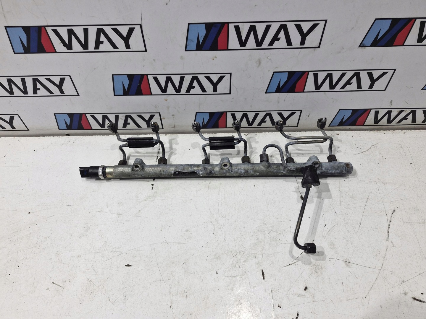 0445216002 BMW E39 E46 E53 Kraftstoffverteiler Einspritzleiste Original
