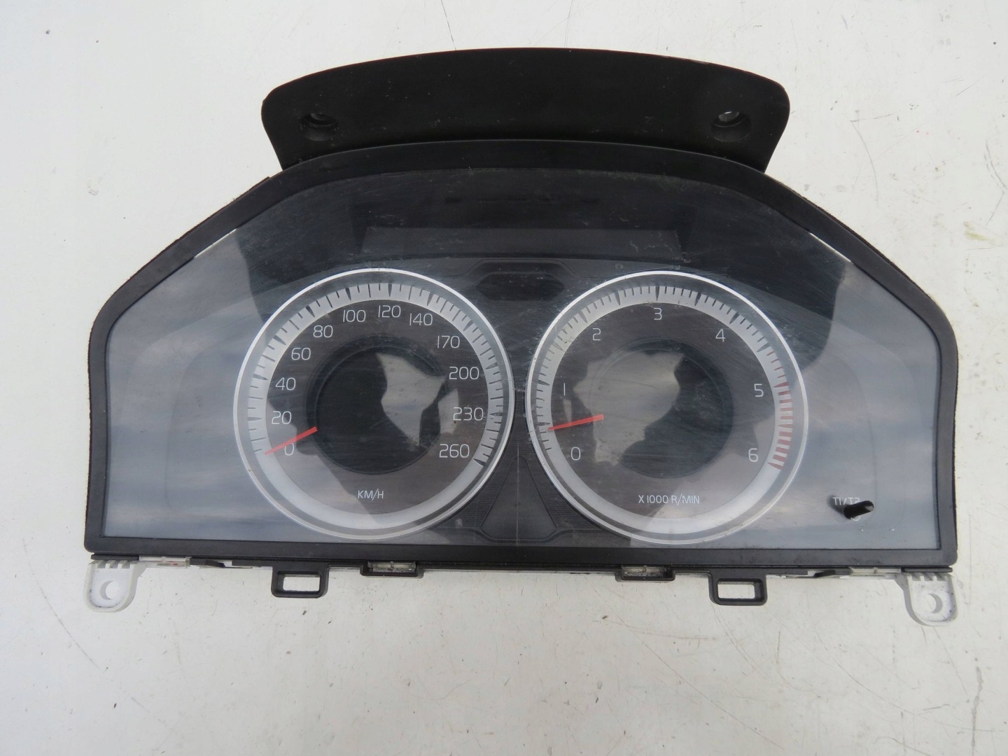dials VOLVO S60 II V60 and 2.4 D5 215KM 10-18r 31343325AA