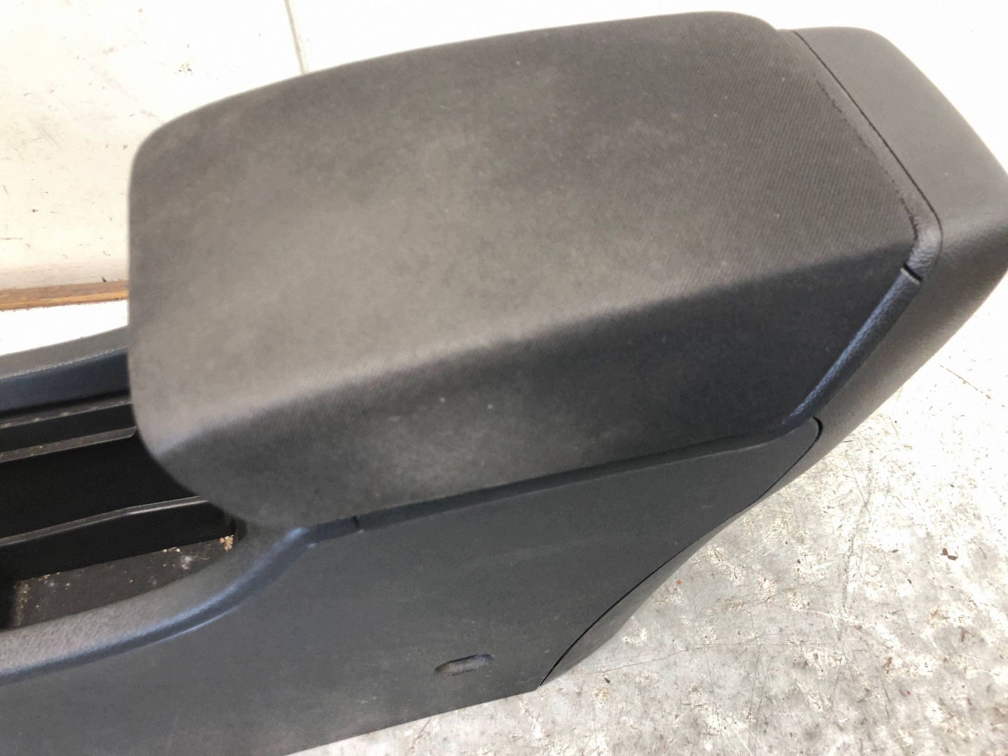 tunnel central armrest OPEL ASTRA J KOMBI 13317404