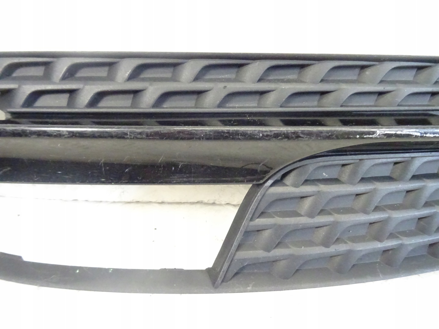 grid of a bumper front front left AUDI A5 8T LIFT 8T0807681H