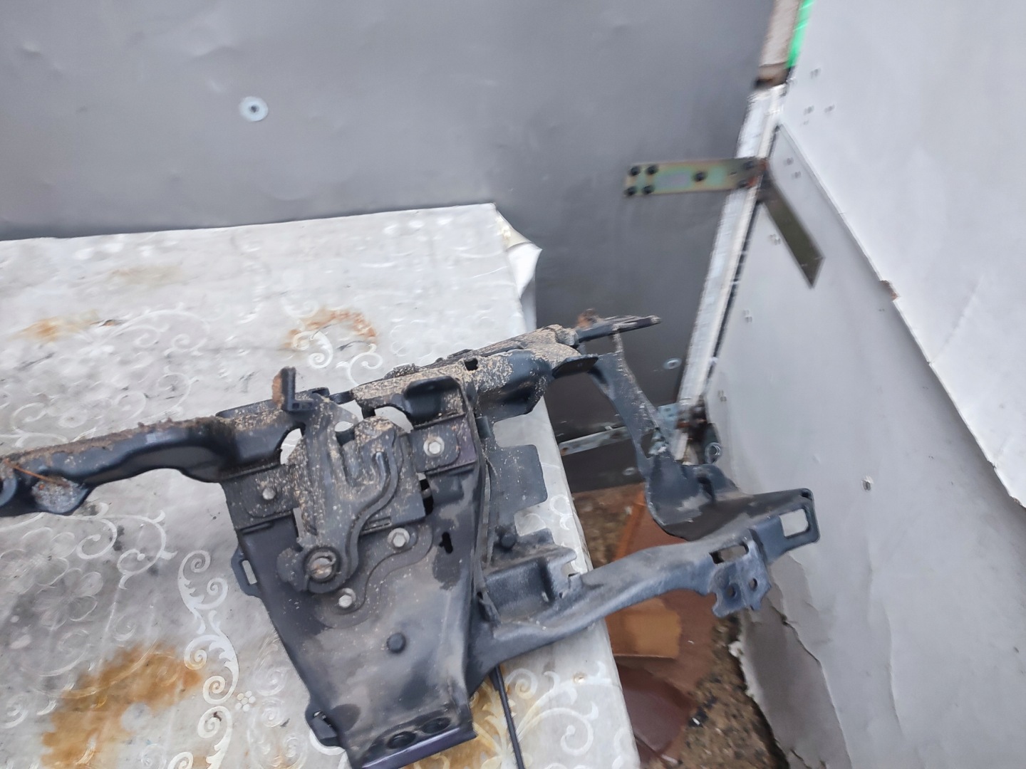 support panel for radiators pillar iron Volvo V60 31283053