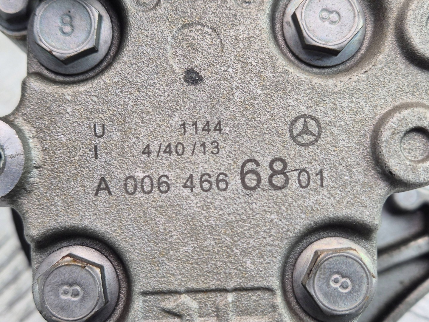 Mercedes C200 CGI W204 1.8 CGI servo pump A0064666801 271.820