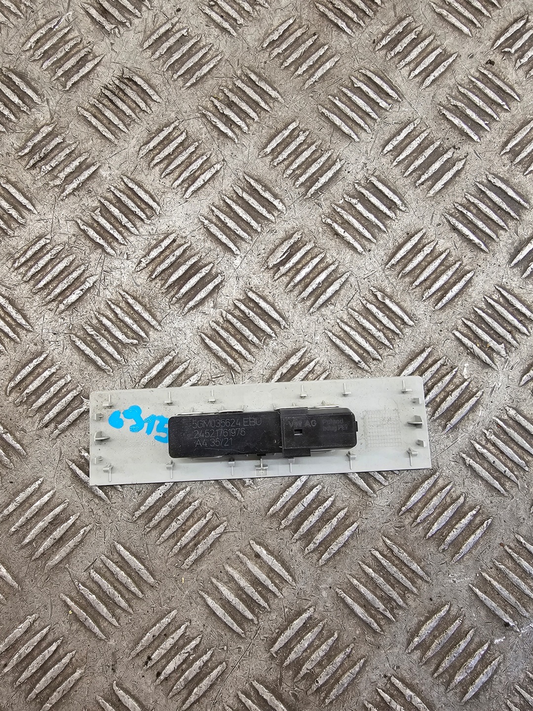 PANEL switch OCU TELEFONU SOS 5GM035624 VW PASSAT B8 LIFT TRANSPORTER