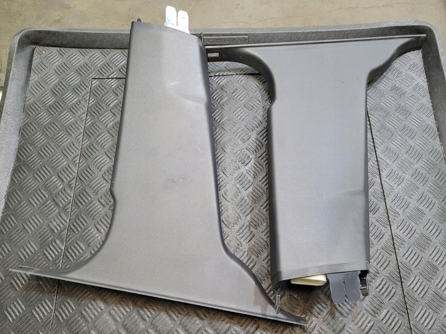 cover pillar trim left 6841930 VOLVO XC60 and