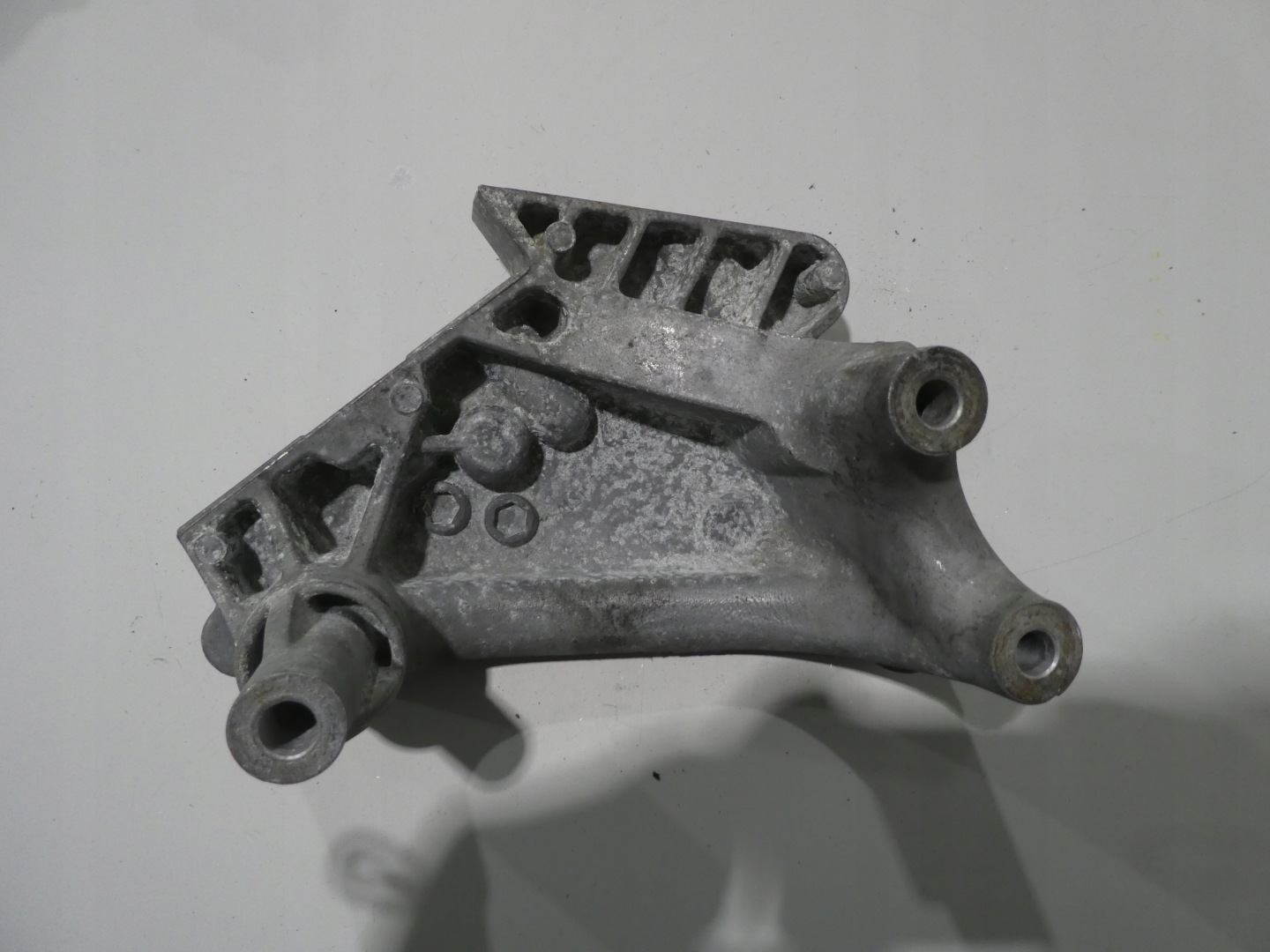 engine mount VW SEAT SKODA VW 04L199207