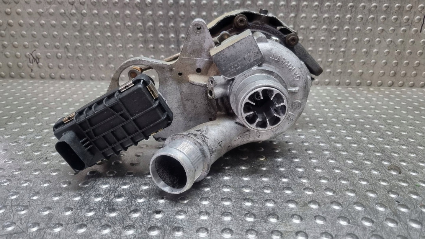 turbo 057145874D CAYENNE e 7L Q7 4L TOUAREG e 7L A8 D4 4.2TDI
