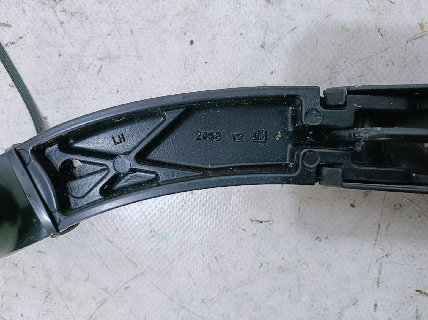 CADILLAC ESCALADE IV 15- wiper arms front L+P 2458 2459