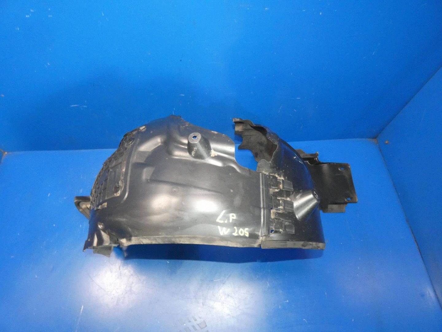 MERCEDES C KLASA W205 mudguard left front front complete