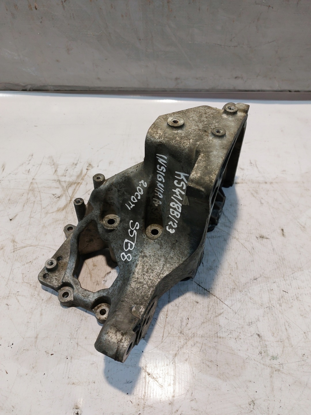 support pompe d'injection OPEL INSIGNIA A 2.0CDTI