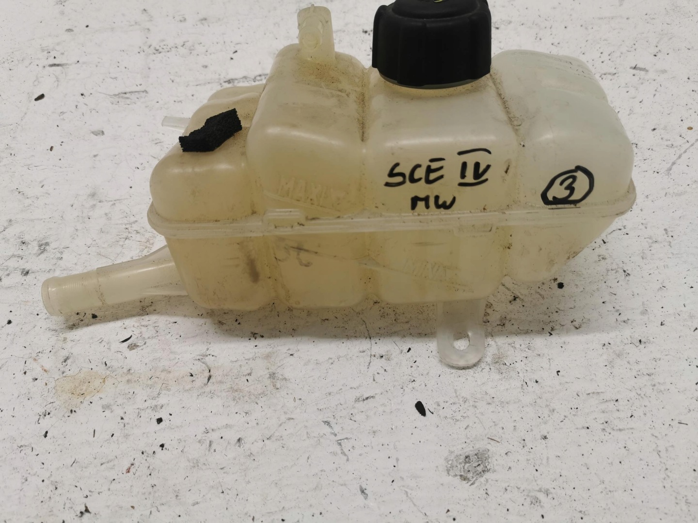 Scheibenwaschbehälter RENAULT MEGANE IV 217104048R