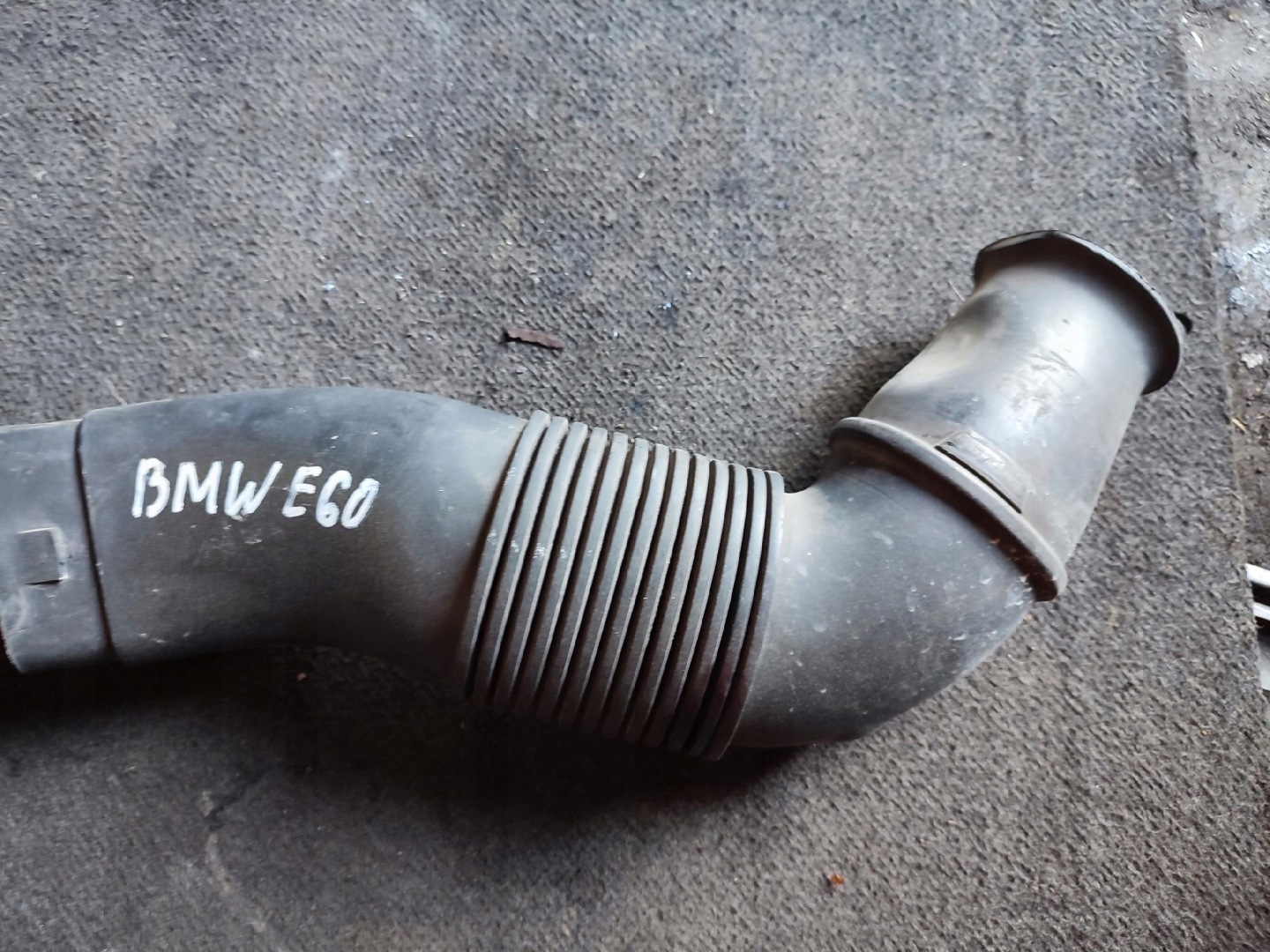 pipe hose air BMW E65 3.0D 7789131