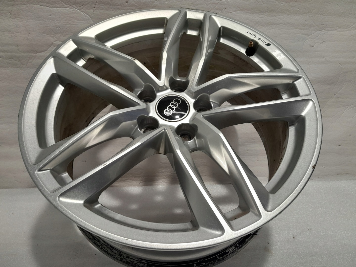 AUDI A4 B9 A5 8W A6 disk ALU 18'' CALI ORG. 8W0601025EB