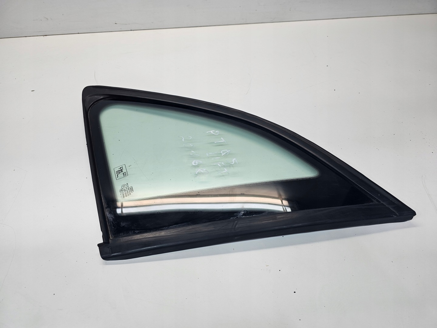 window bodywork right rear part AUDI Q5 8R 2016R 8R0845300F