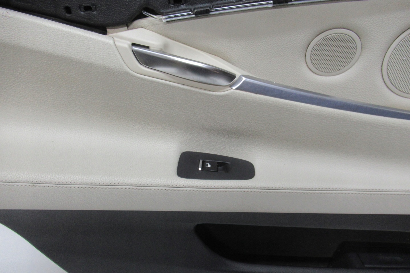 BMW 5GT 2009 side door left rear part