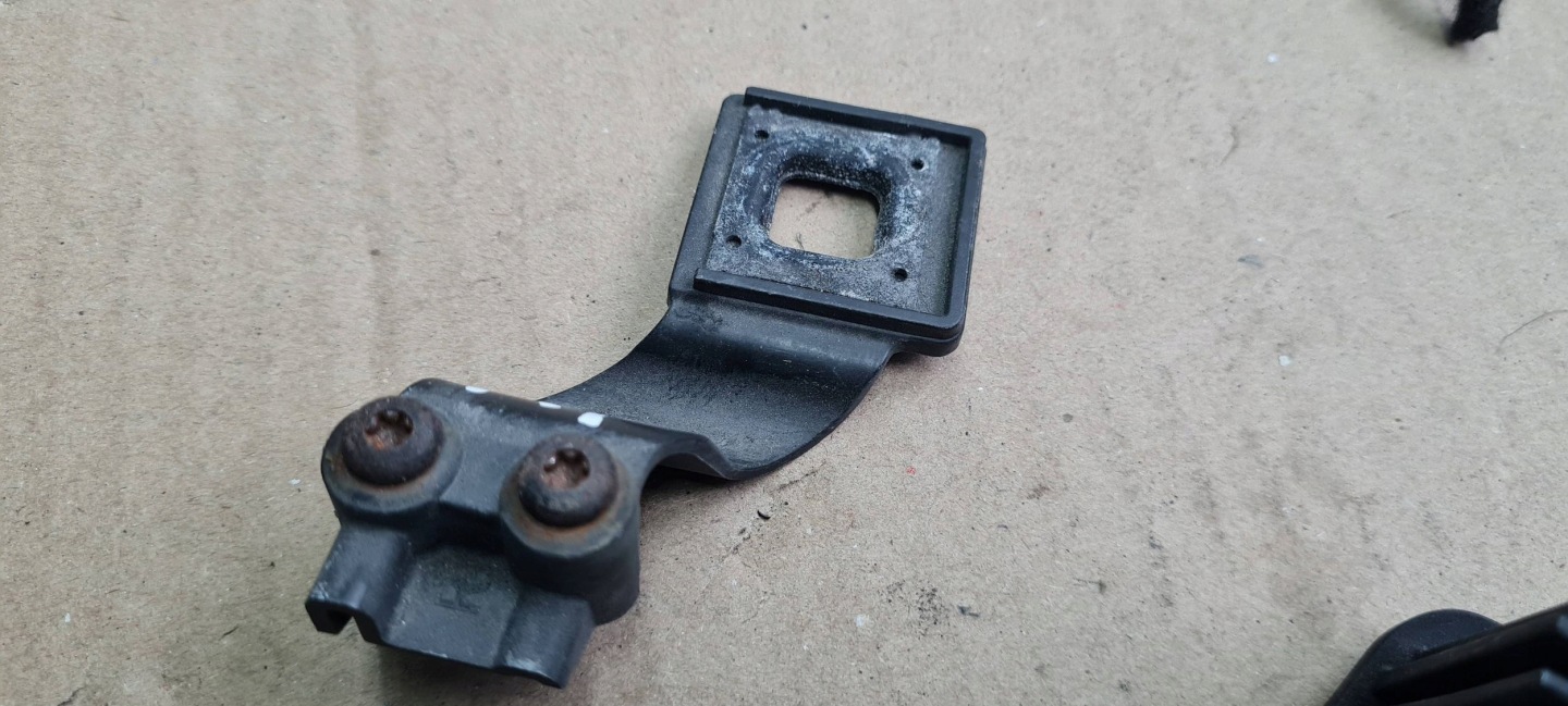 A5 8T LIFT bracket hook holder lights right front 1301330050 A4 B8 LIFT
