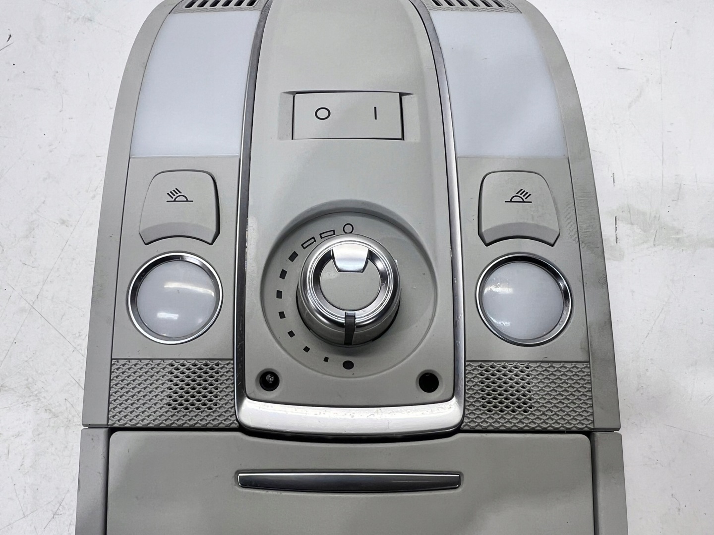 feu éclairage cabine AUDI A6 C6 4F0947135CE T64