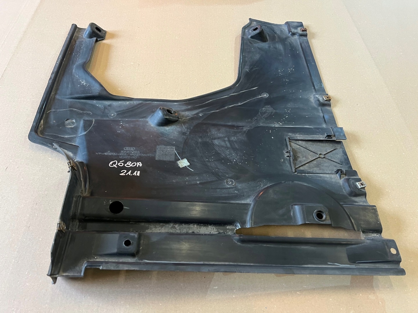 AUDI Q5 80A Blende Abdeckung abdeckung des Bodens Unterfahrschutz rechts 80A825216A