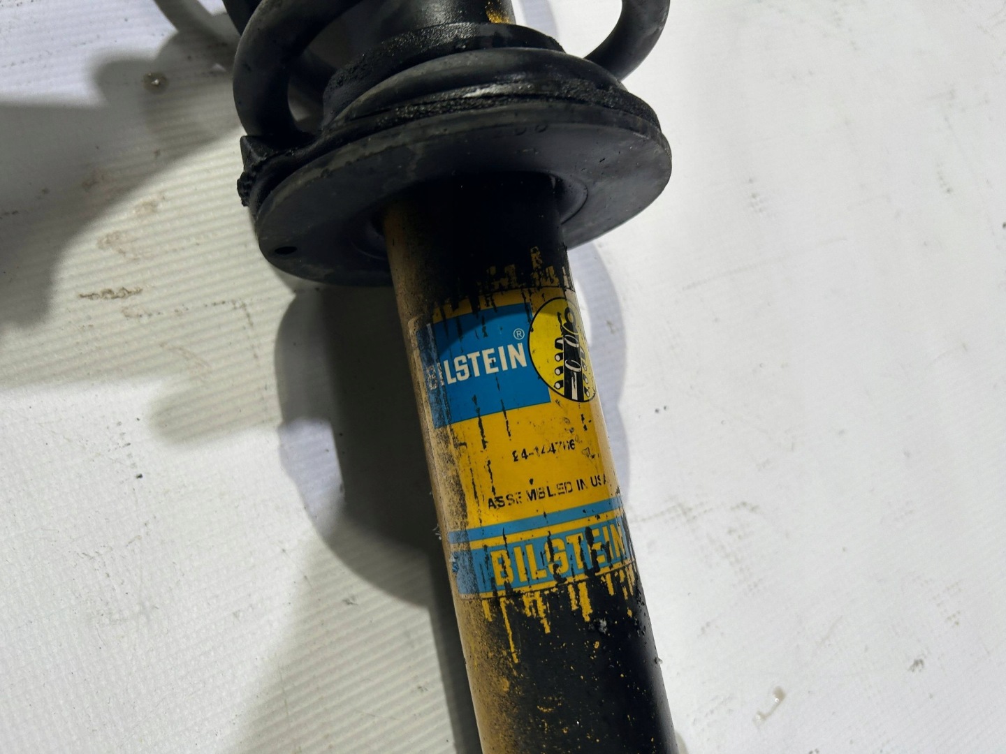 shock absorber Bilstein left front Mcperson Dodge Charger Challenger 2006r