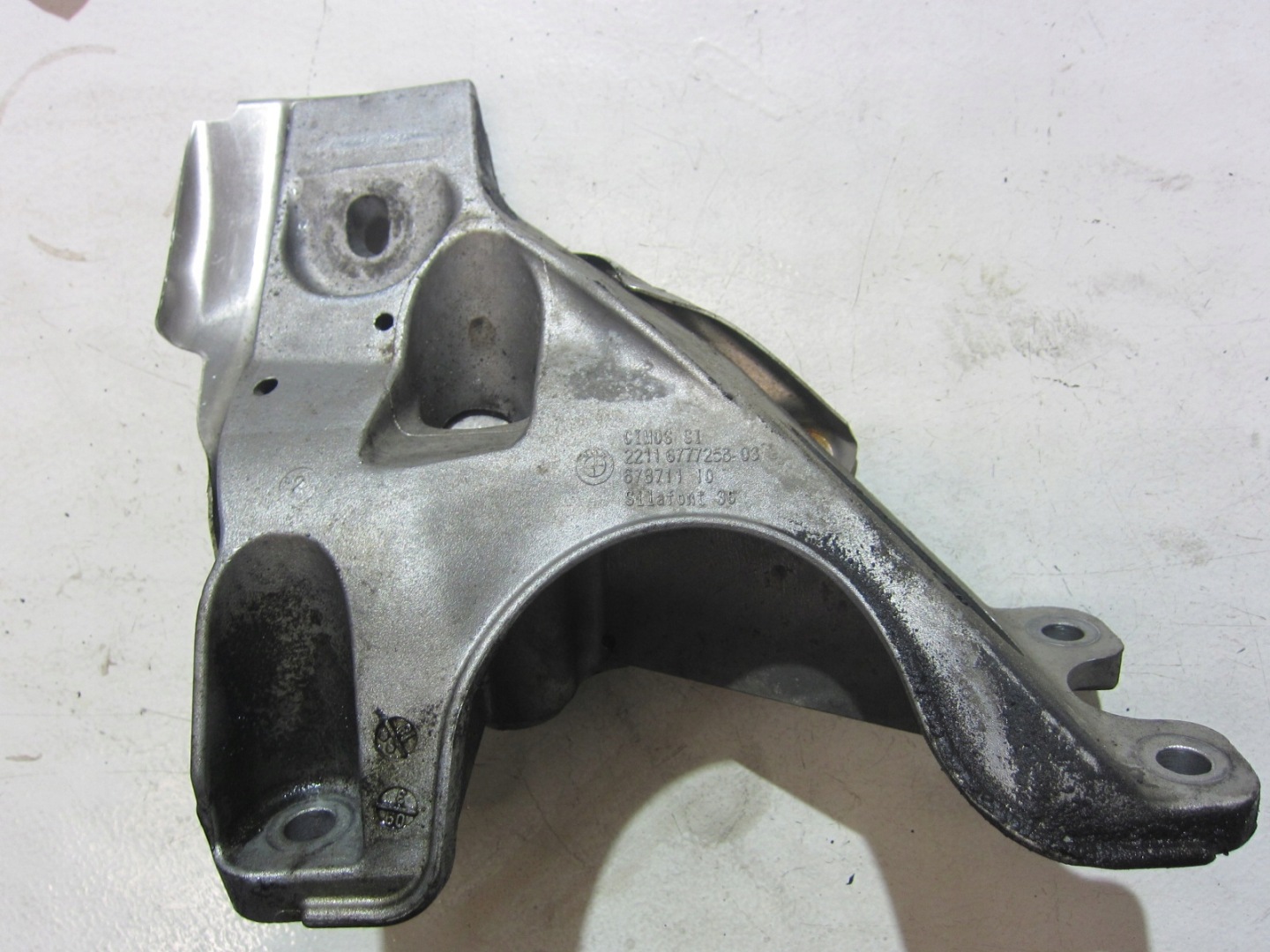 BMW E70 3.0Si X5 N52 supporto Destro Motore 6777258