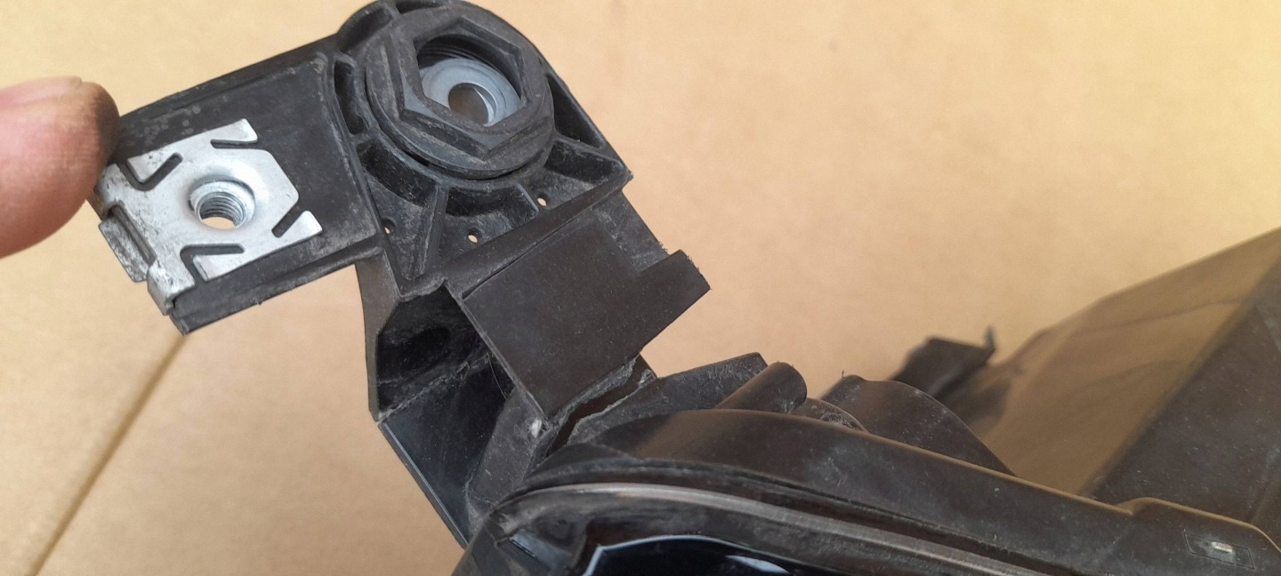 Reflektor levá strana Seat Ateca 1EX01489151