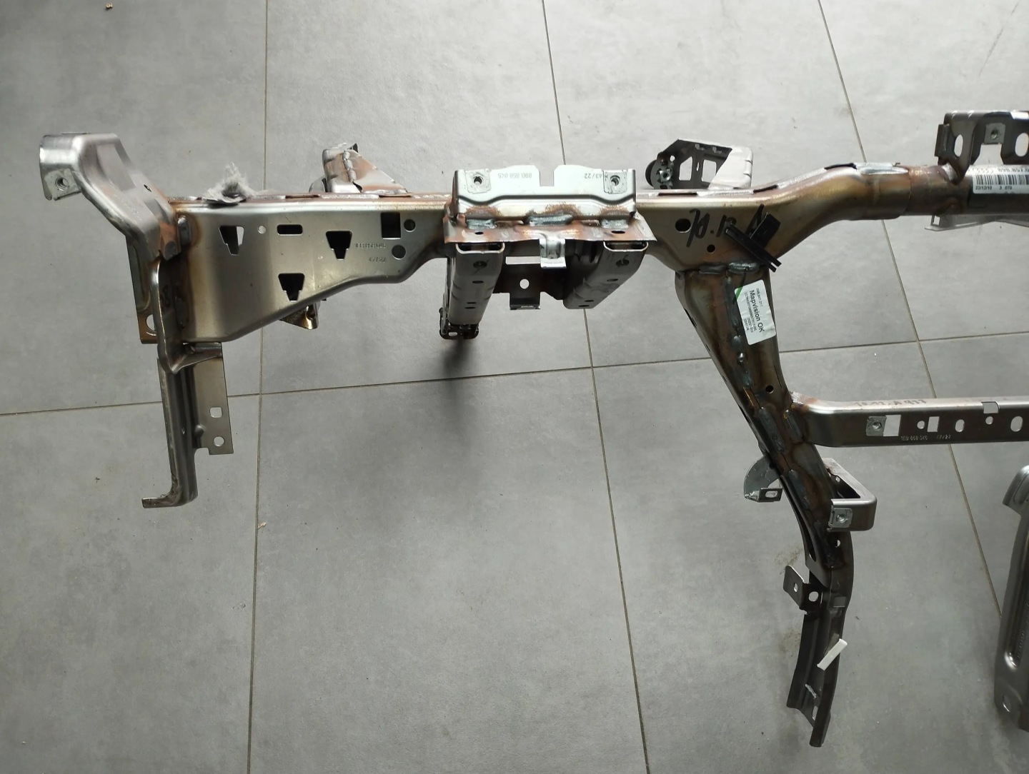 Audi Q4 e-tron sider support consoles 89B857017