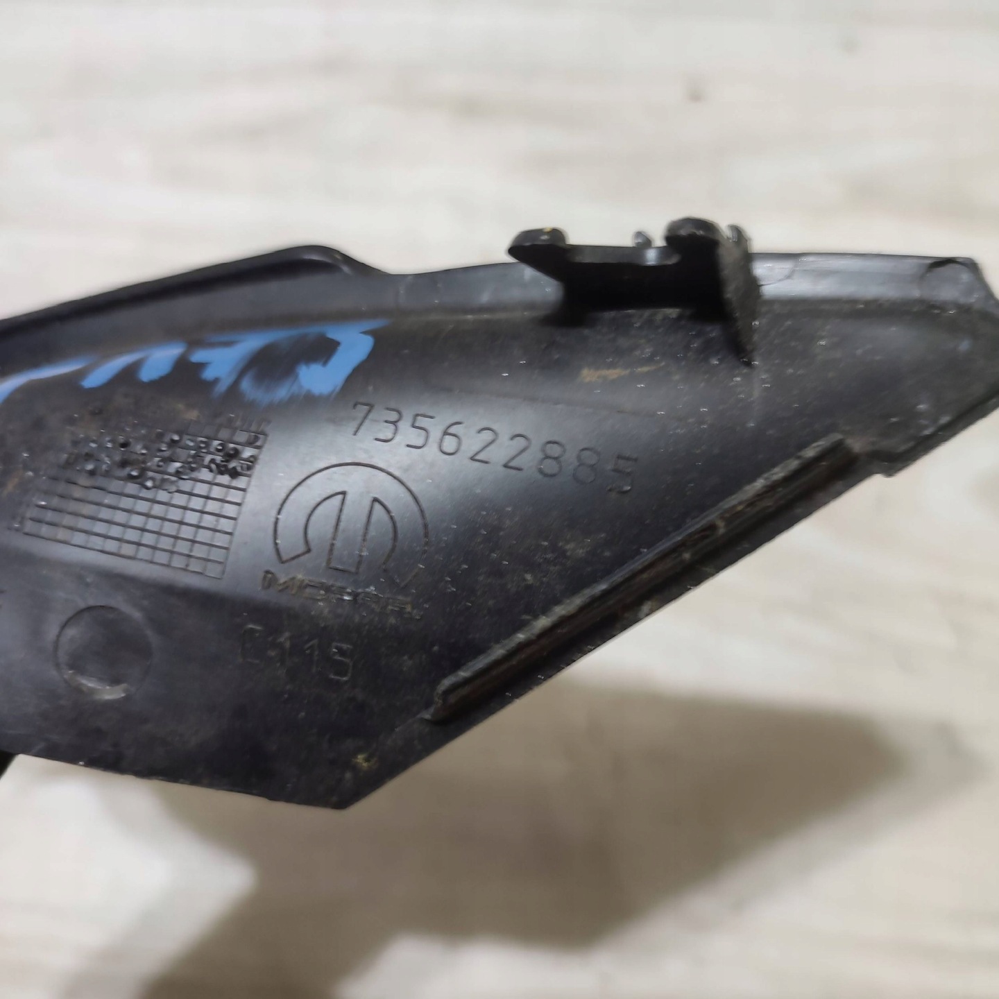element under the window front side left Fiat 500X 735622885