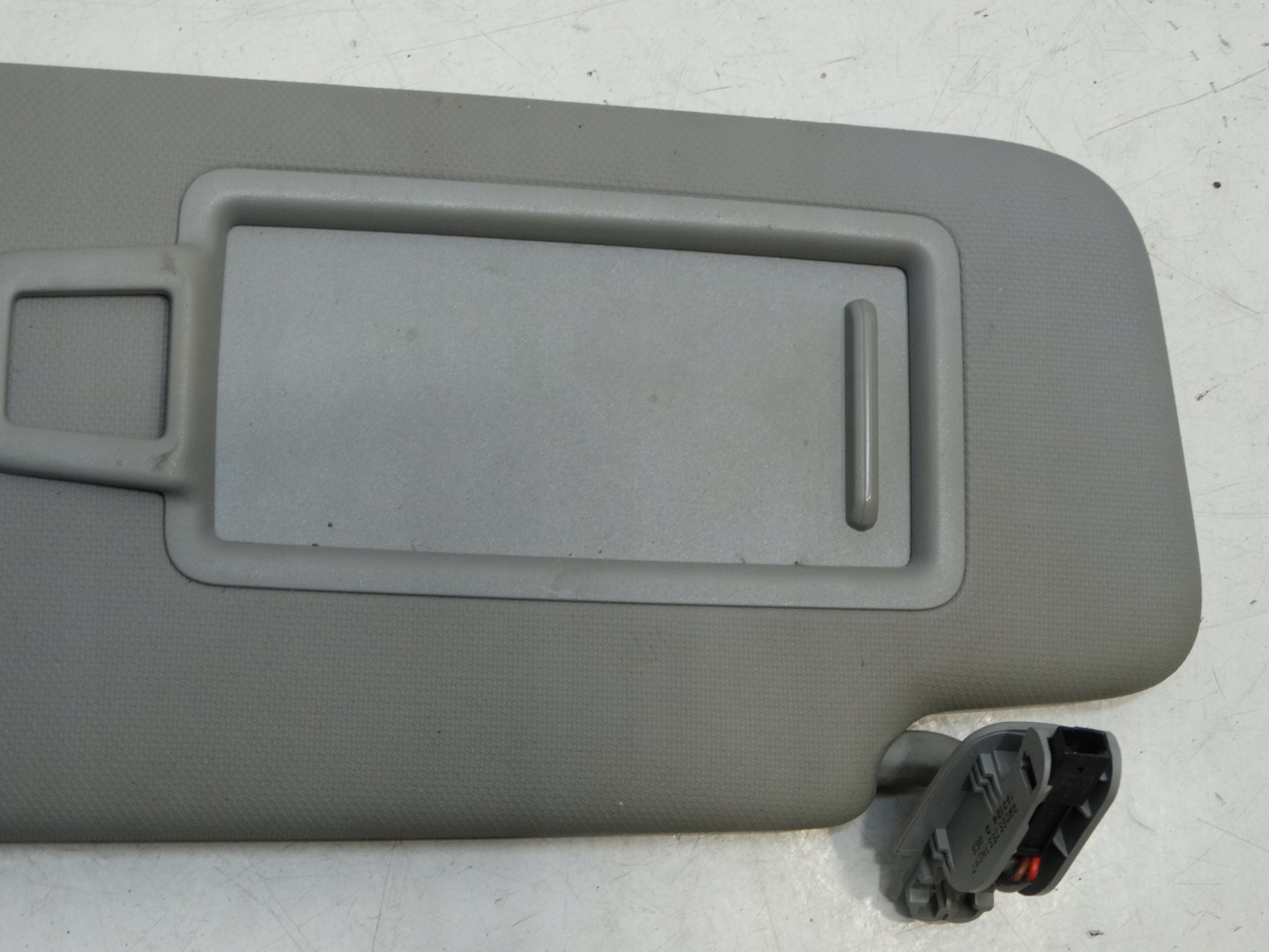 cover PRZECIWSLONECZNA left visor visor AUDI A4 B9 8W0857551
