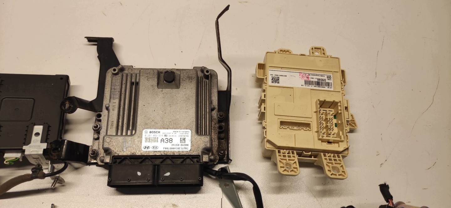 KIA SPORTAGE IV 1.7 CRDI control unit ignition running board STARTOWY key 15-18