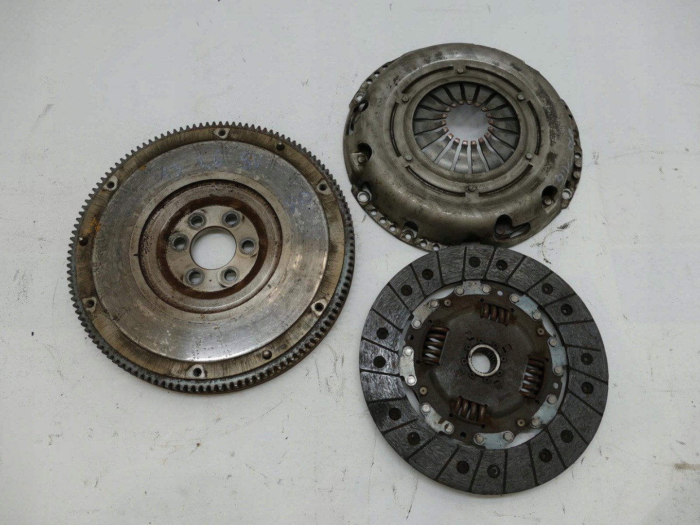 AUDI A3 8P 1.6 8V clutch disc wheel flywheel