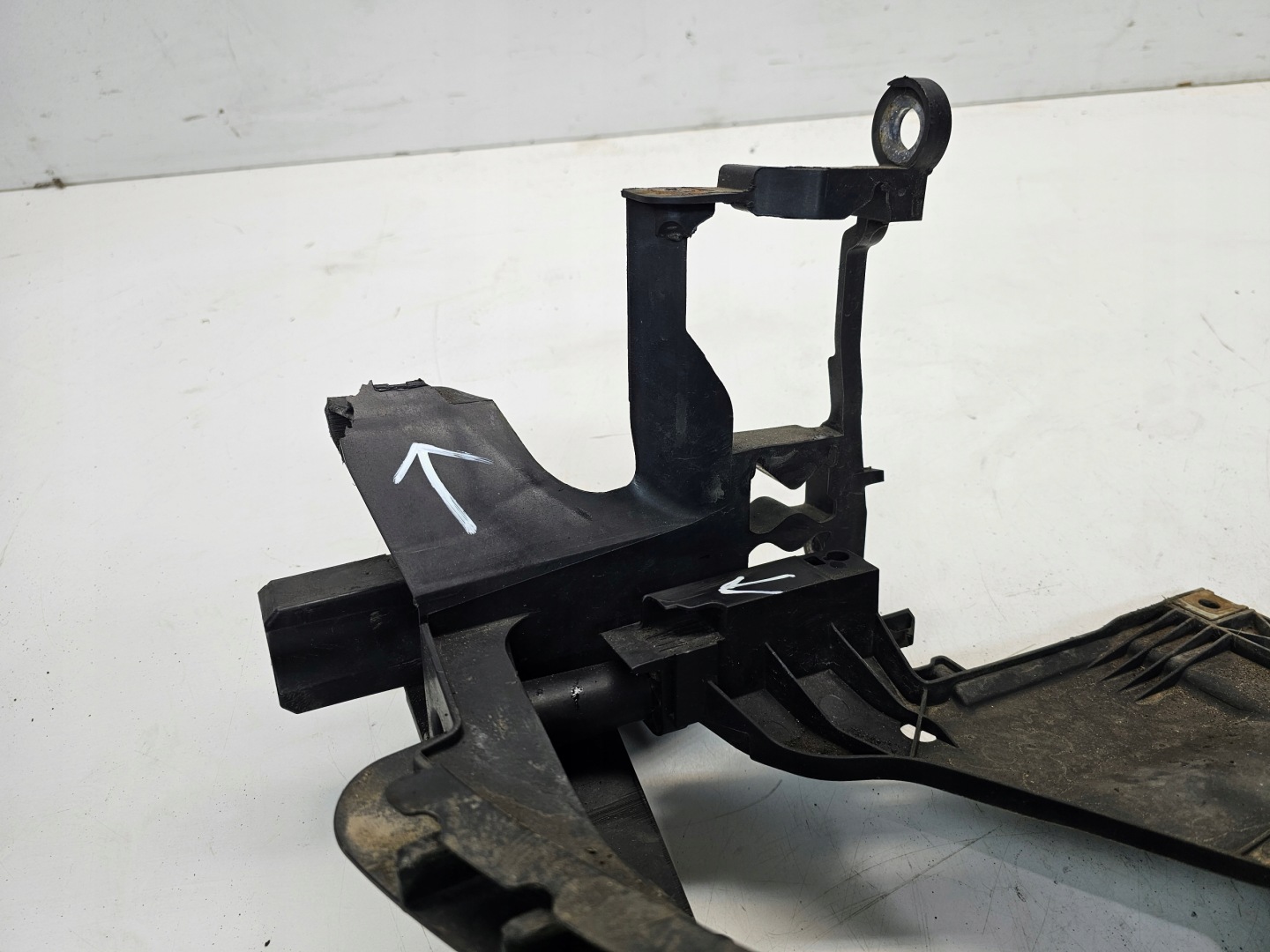support REFLEKTORA left AUDI A4 B8 LIFT 8K0805607B