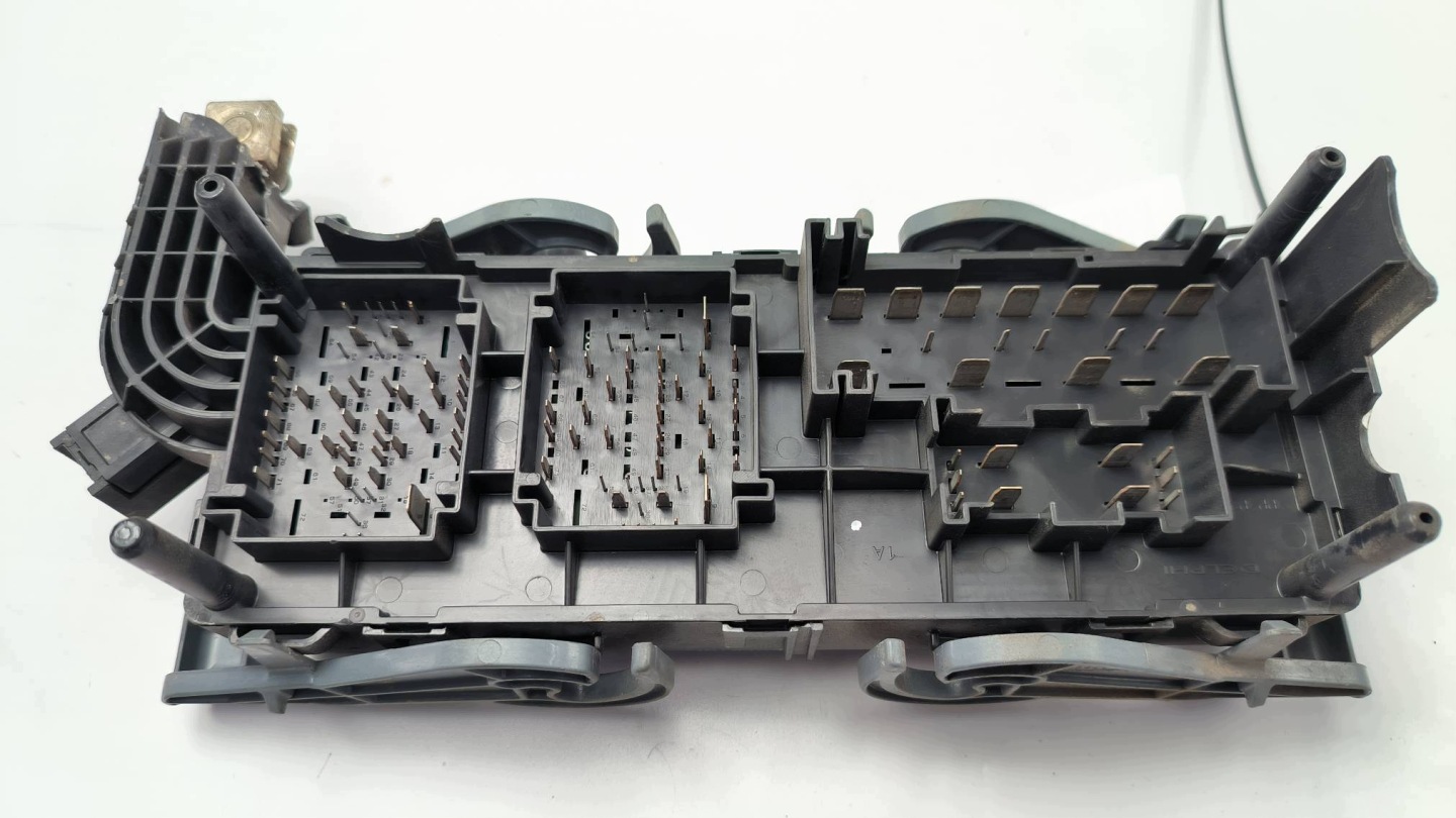Module fusibles 68143318AF FIAT FREEMONT