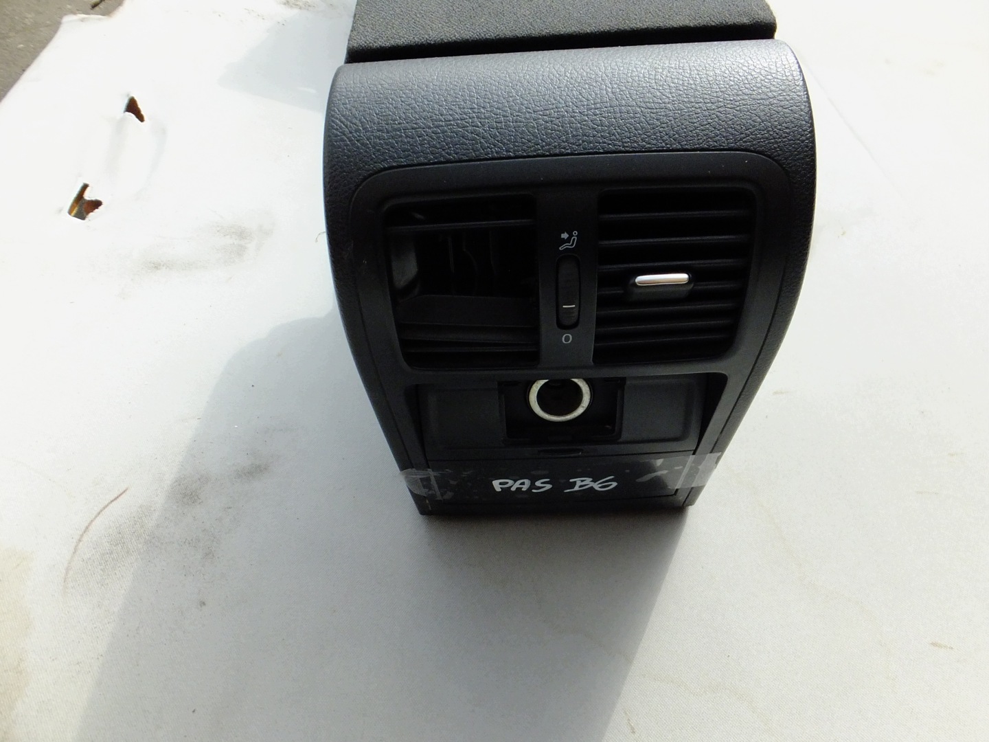 bracciolo tunel vw passat b6 2007r EUROPA
