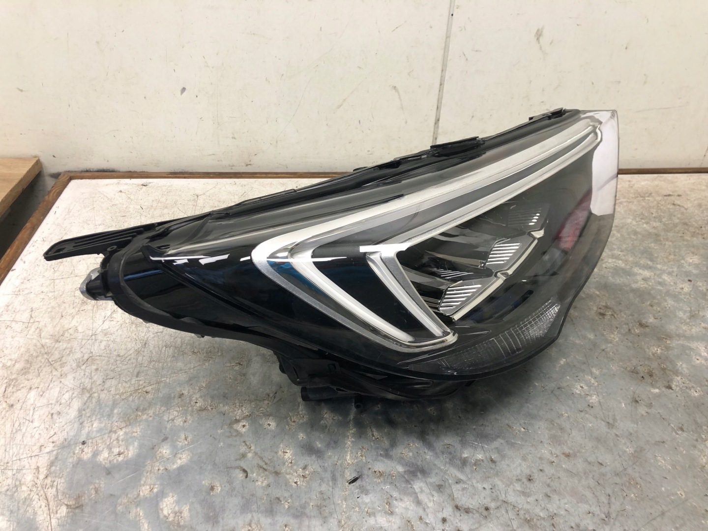 light right front OPEL CROSSLAND X 462161423