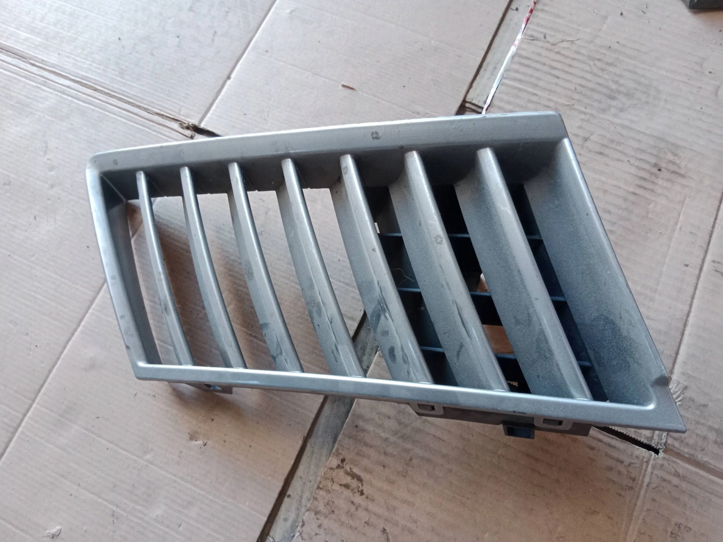 rešetka maska branika RENAULT VEL SATI 8200164540