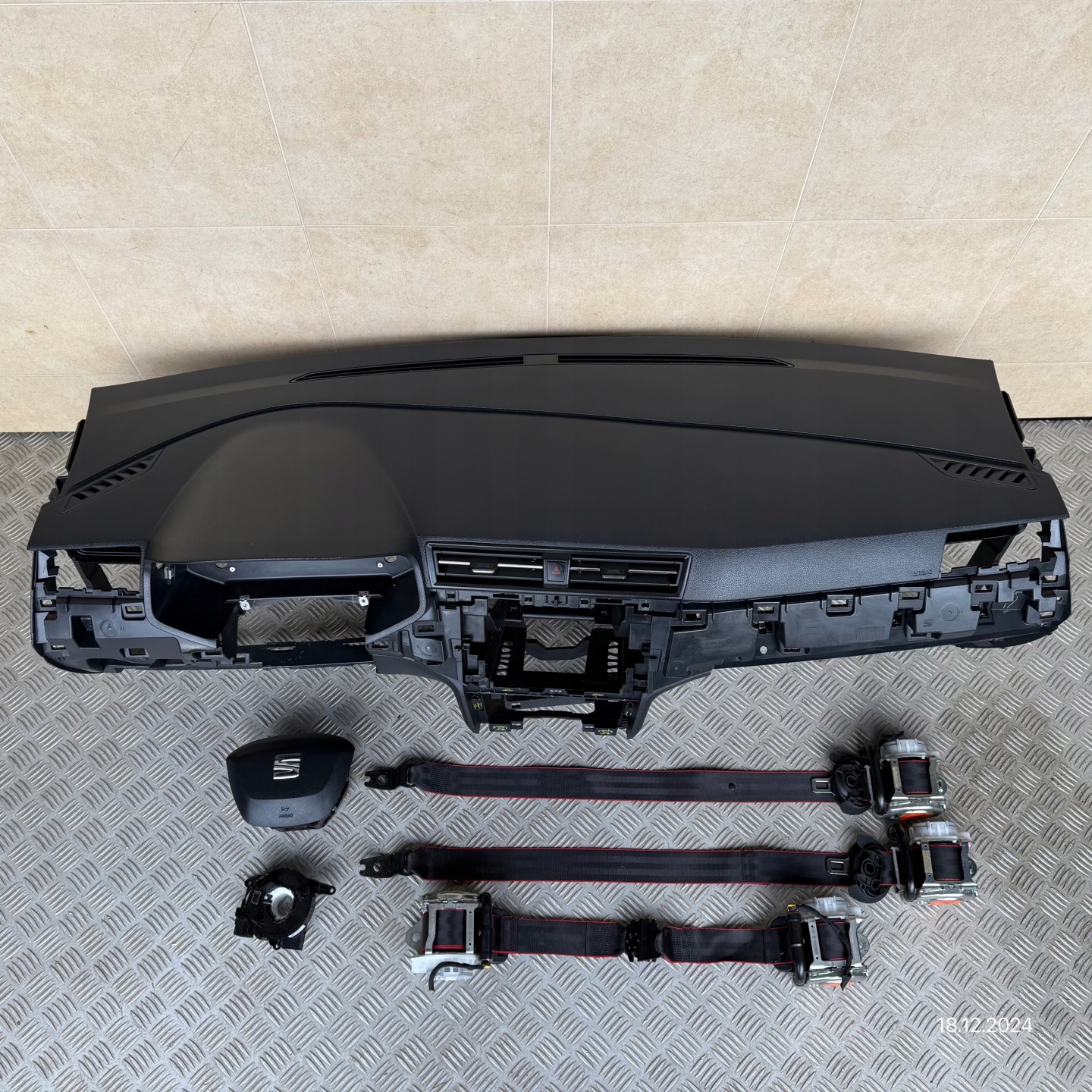 dashboard complete airbag console tension belts cockpit SEAT ARONA 2018 ROK
