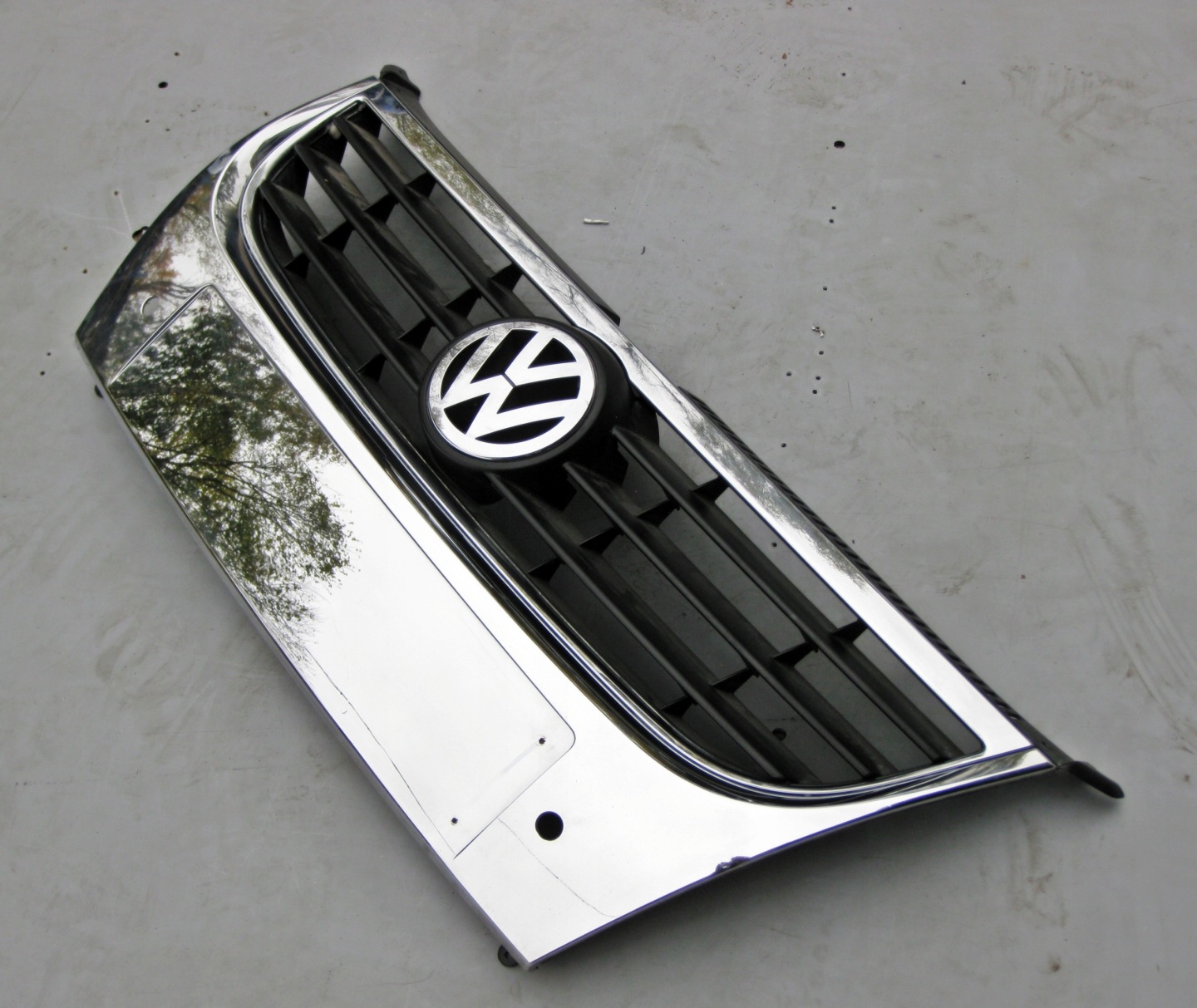 VW TOUAREG i maska CHROM 1T0853651D