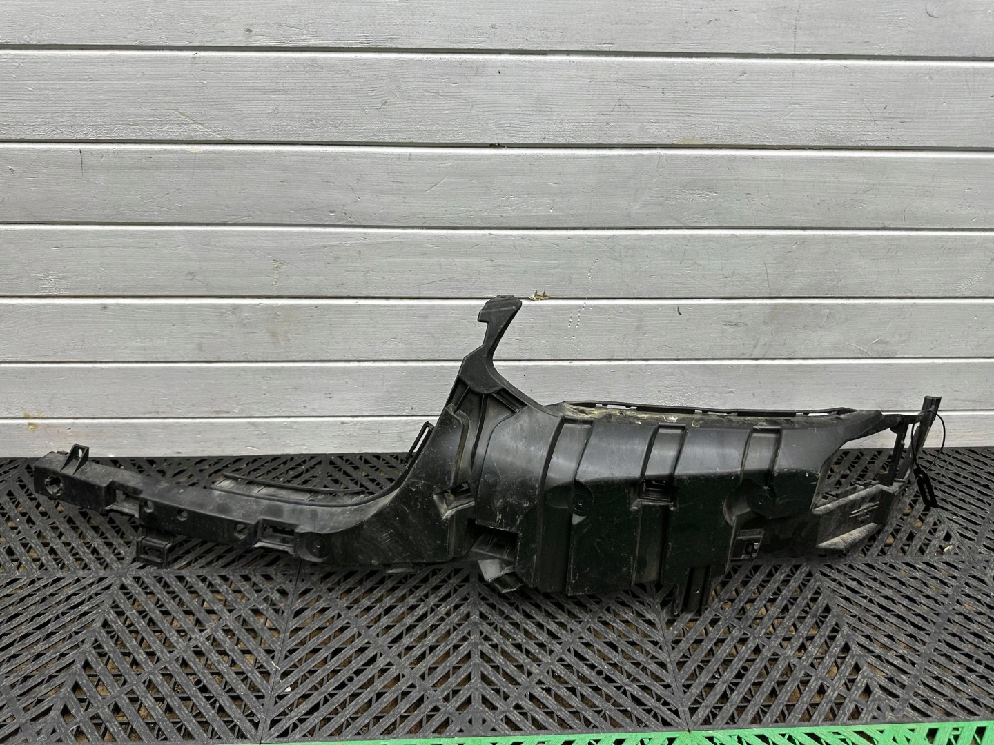 bumper bracket of the front BMW X3 G01 8081895
