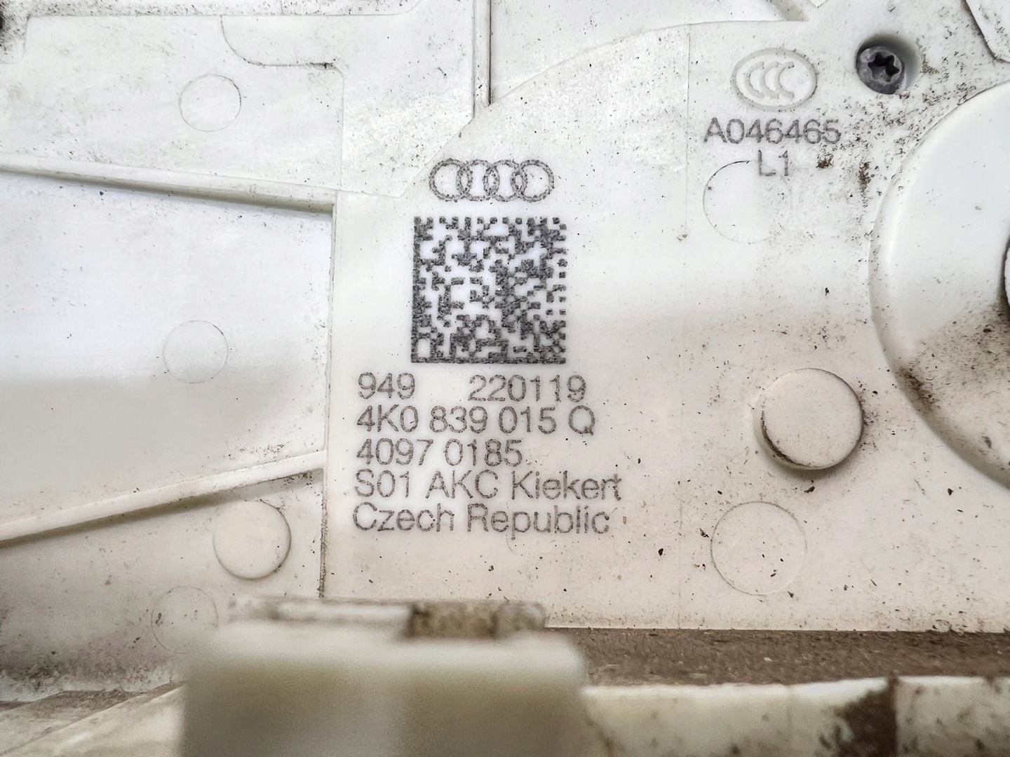 lock door left rear part AUDI A6 C8 4K0839015Q 9 PIN