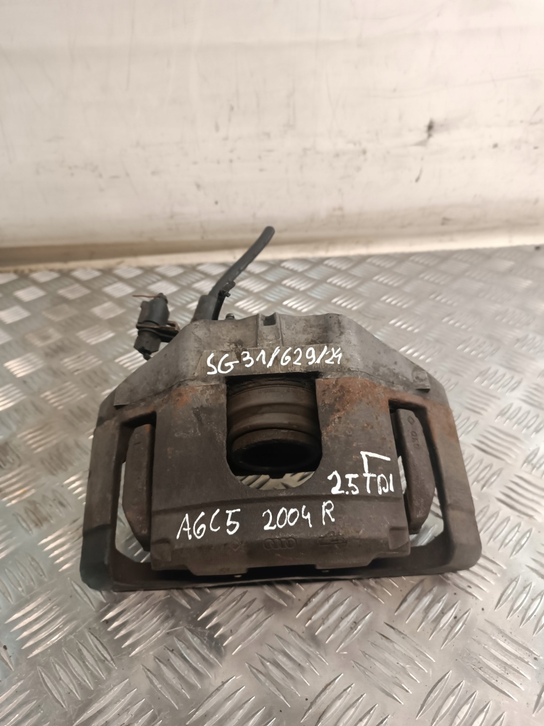 strmeň Brzdový ľavý predok AUDI A6C5 2004r 2.5TDI