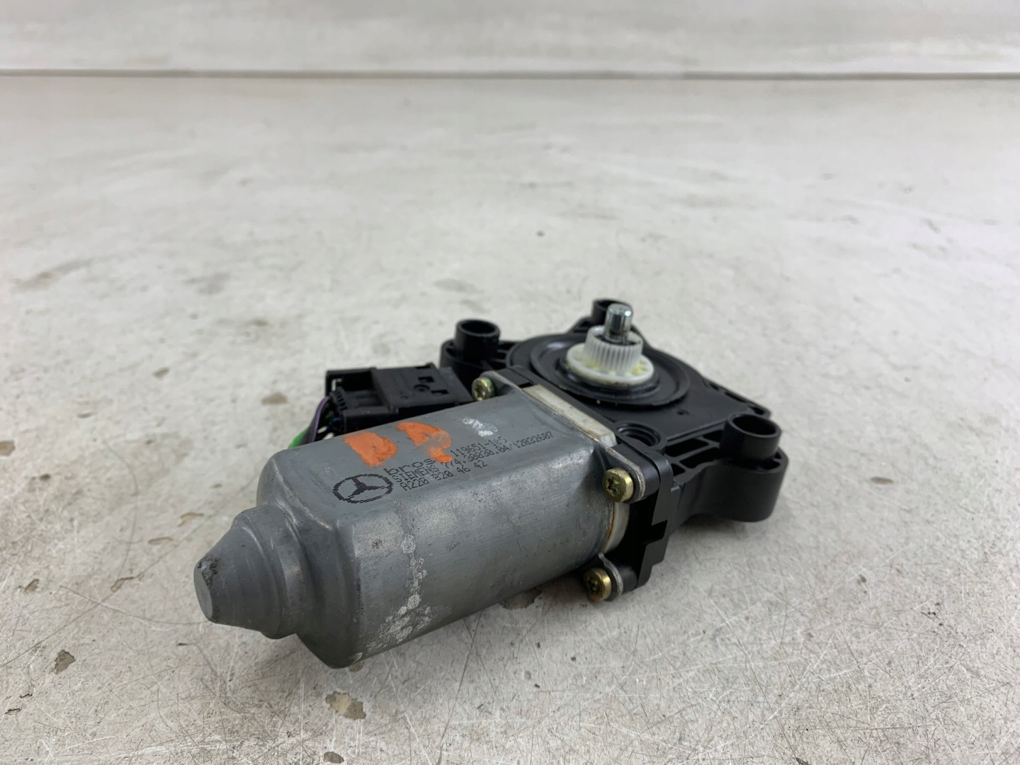MERCEDES W203 mini motor windows right front A2208204642