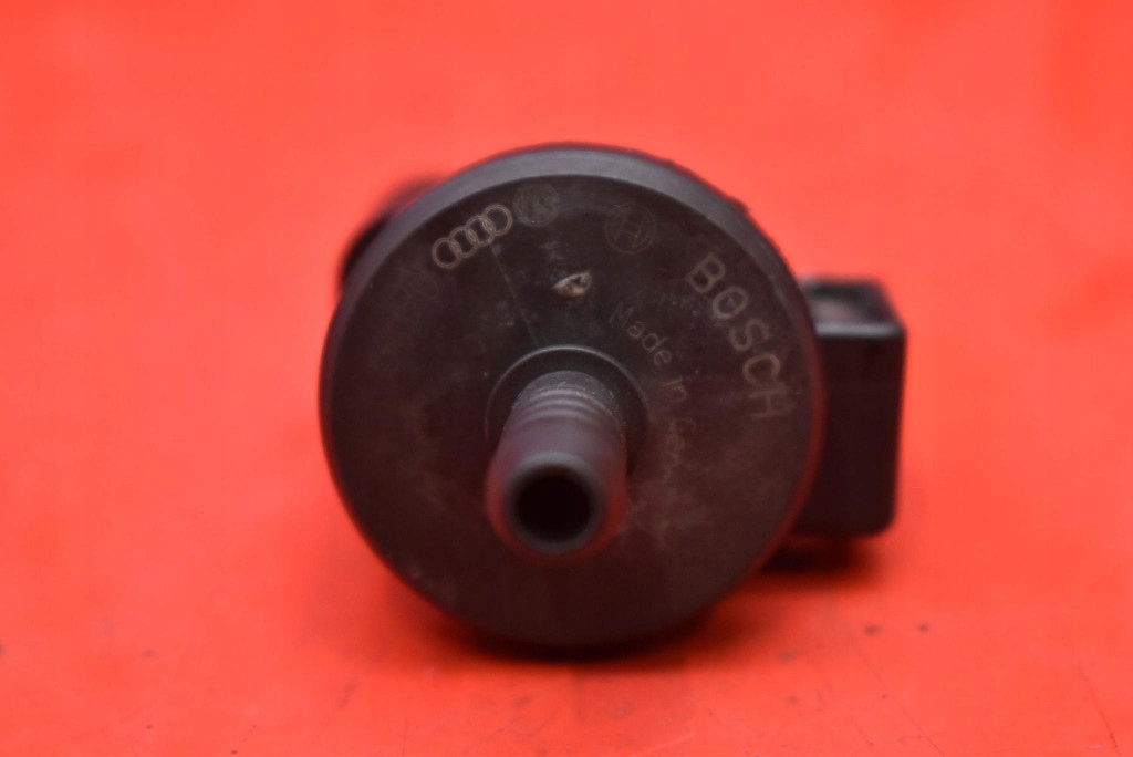 Sensor ODPOWIETRZANIA Behälter AUDI A8 D4 4.2 FSI 372 KM 10-14