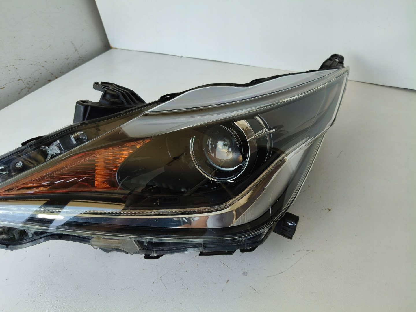 light left REFLEKTOR TOYOTA AYGO 14-18