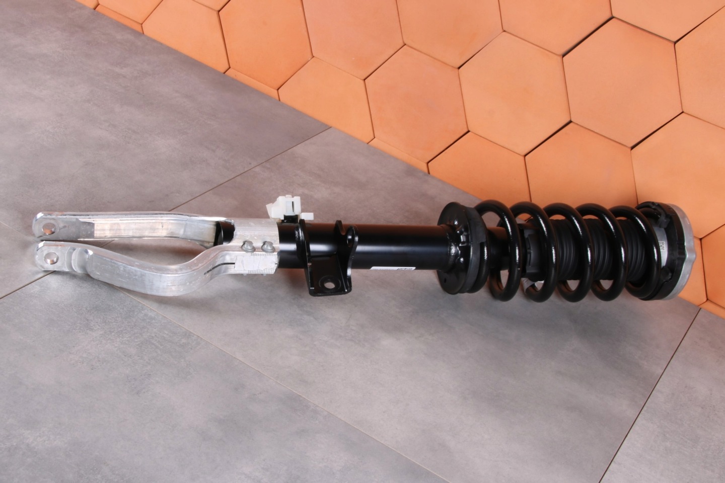 BMW iX I20 xDrive40 XE2 shock absorber right front front 6891994 31 km !!!