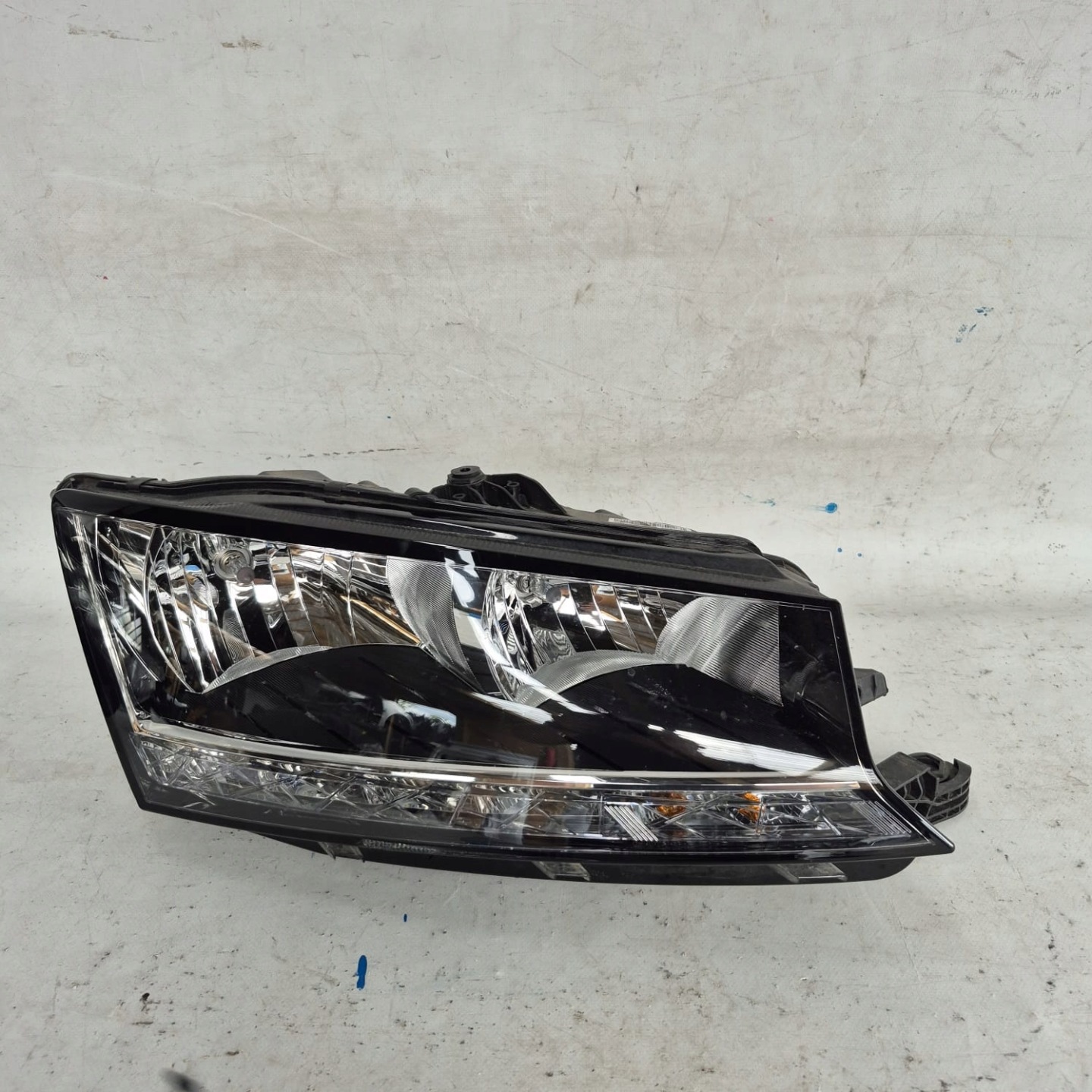 SKODA FABIA III 6V LIFT 18- light right front front ZWYKLA + LED