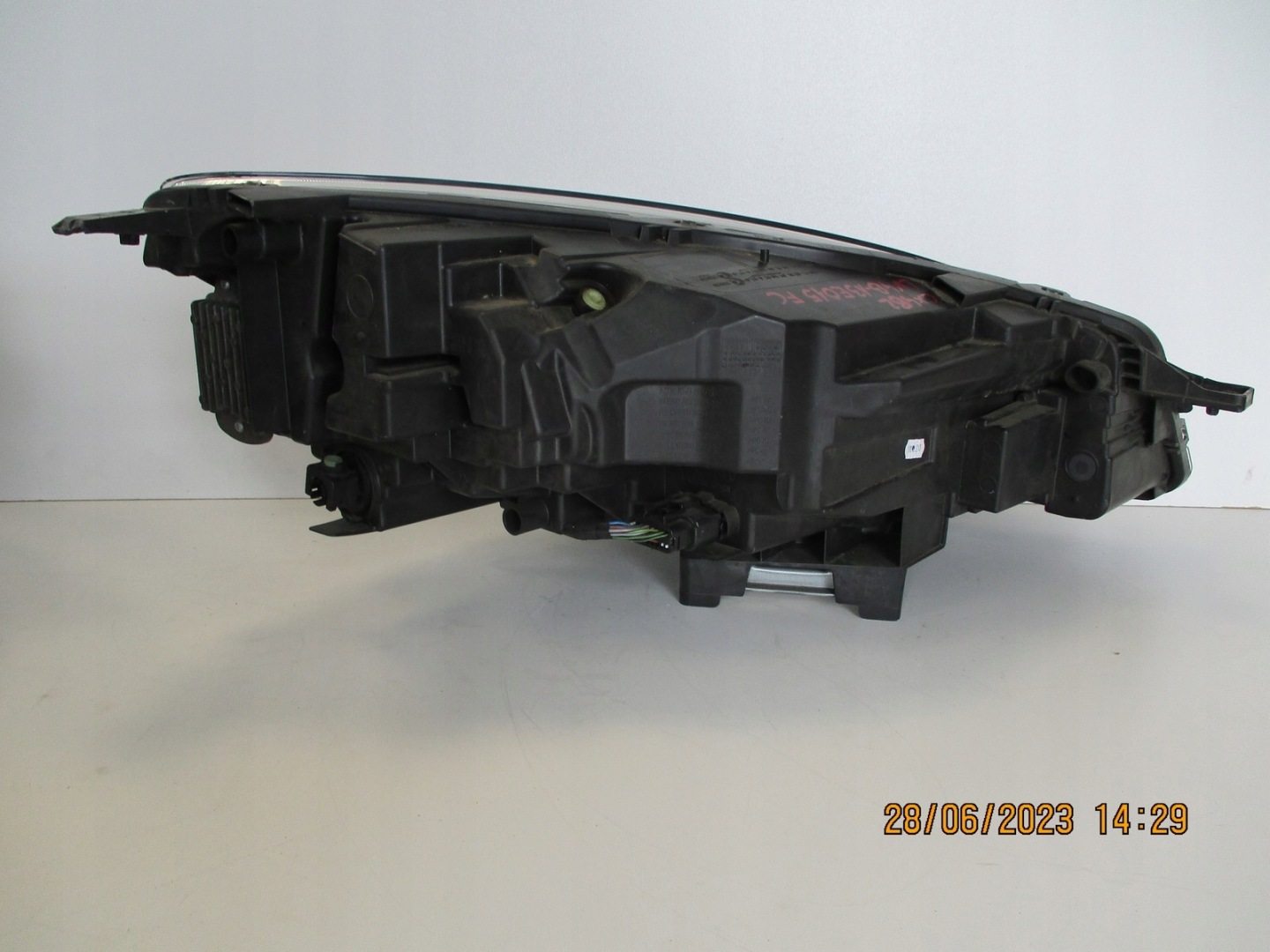 light LED FORD KUGA MK3 LV4B-13E015-FC left